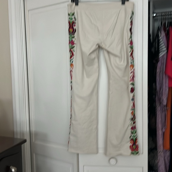 Lucky Brand cream embroidered sides sweatpant with XS - Picture 2 of 10